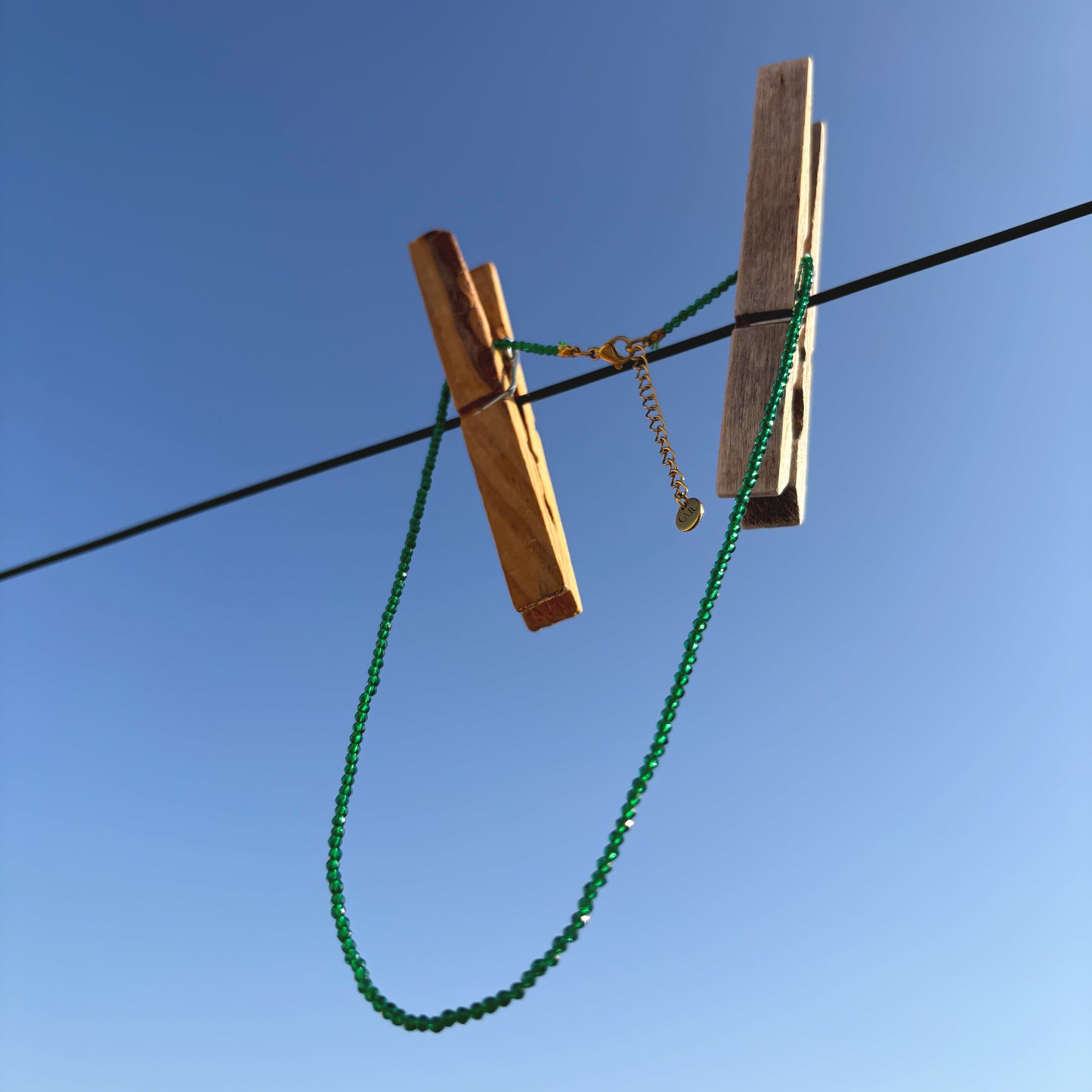 Fira Necklace - Raw Emerald Root